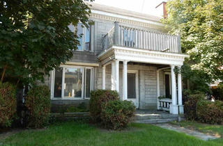 Tìm hiểu căn nhà đặc biệt nhất thế giới nằm giữa hai quốc gia