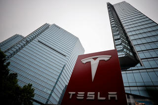 Tesla dính nghi án giả thông số pin trên xe điện