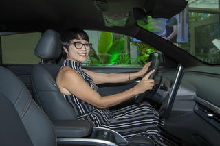 'Lái nữ' mua xe dịp cuối năm: Xe phải đẹp, thông minh, phong cách và tiết kiệm chi phí!