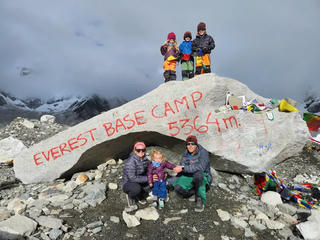 4 em bé dưới 12 tuổi chinh phục thành công Everest Base Camp