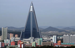 Bí ẩn Khách sạn Ryugyong: Biểu tượng 'Ngày tận thế' 105 tầng chưa từng đón khách của Triều Tiên