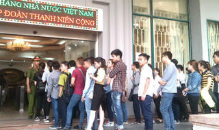 Chỉ bán tiền lưu niệm vào 2 buổi sáng cuối tuần