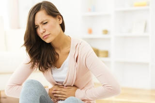 4 kiểu đau bụng nguy hiểm bạn cần biết