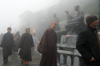 Ngắm bóng cà sa trên nóc nhà Đông Dương mùa Phật Đản 2018