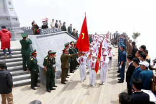 Lễ thượng cờ đặc biệt trên đỉnh Fansipan dịp kỷ niệm ngày 27/7