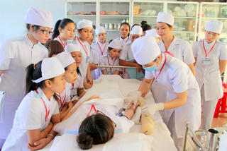 Vì sao Luật Giáo dục Đại học không điều chỉnh đào tạo chuyên sâu về y tế?