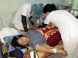 Phòng GD-ĐT huyện Quảng Ninh đã đến thăm hỏi cô giáo Thuỷ bị choáng ngất