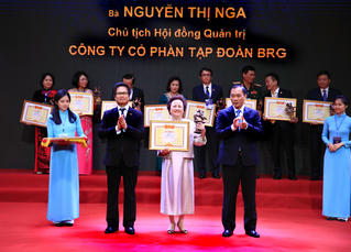 Chủ tịch Tập đoàn BRG Nguyễn Thị Nga được vinh danh “Doanh nhân Việt Nam tiêu biểu” - Cúp Thánh Gióng 2019            