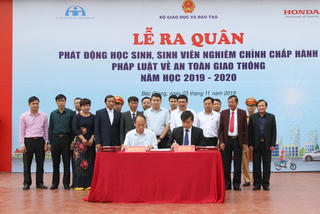 Phát động học sinh, sinh viên chấp hành pháp luật về an toàn giao thông 