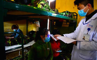 Nhà giáo làm thơ ca ngợi đất nước giữa dịch Covid - 19 