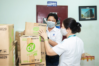 Hàng tài trợ của Unilever đến với hàng trăm điểm tuyến đầu chống dịch