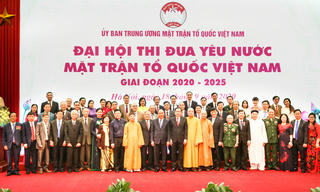 Chủ tịch HĐQT TNG Holdings Vietnam nhận bằng khen của Ủy ban Trung ương MTTQ Việt Nam