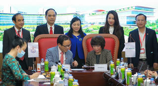Tập đoàn TH và Đại học Y Hà Nội hợp tác xây dựng Trung tâm Nghiên cứu, ứng dụng Khoa học tế bào