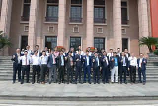 Học viên Lớp Cao cấp chính trị K72.C03 dâng hương Chủ tịch Hồ Chí Minh