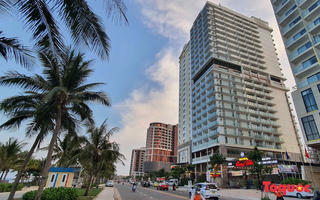Dịp lễ 30/4 và 1/5: Khách sạn 4-5 sao ven biển Đà Nẵng kín phòng, các khu du lịch lớn "tung" chương trình hút khách