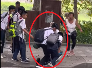 Hành động nhỏ mà đẹp của học sinh trường THCS Hoàn Kiếm