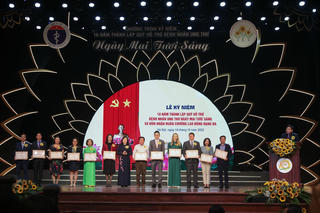 Roche Pharma Việt Nam được vinh danh vì đóng góp tích cực vào hoạt động xây dựng Quỹ hỗ trợ bệnh nhân ung thư 