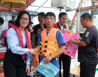 Chị Lưu Thị Thu Huyền: Hơn 20 năm tận tuỵ đưa pháp luật đến với người dân thành phố Cảng