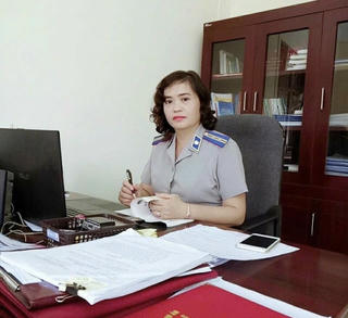 Chi cục trưởng Đỗ Thị Thủy kể chuyện lá ngón, hủ tục chia con khi thi hành án tại vùng cao Yên Bái