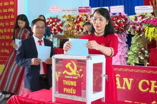 Nữ Bí thư Đảng ủy xã hết lòng, dốc sức vì người dân