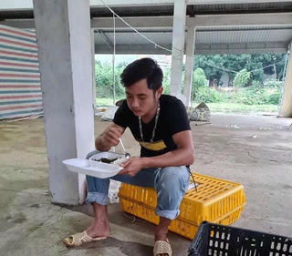 Chàng trai mồ côi quyết dựng lại cơ đồ đã mất sau đêm vì lũ dữ