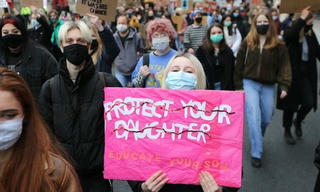 Bị truy nã, nhận án tù vì sàm sỡ bé gái nơi cộng cộng