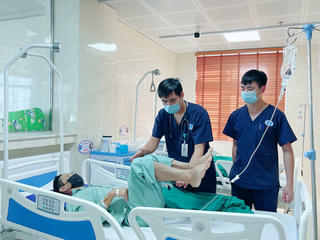 Cứu sống người đàn ông vỡ túi phình mạch máu não