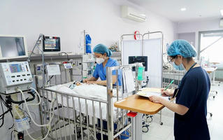 Cứu sống bé trai 2 ngày tuổi mắc loạt bệnh hiểm nghèo