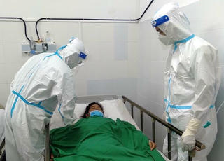 Cứu thành công bệnh nhân COVID-19 vỡ túi phình mạch máu não