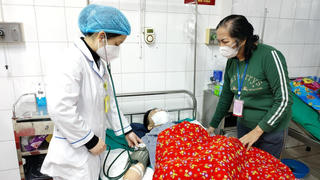 Người đàn ông bị đâm xuyên gan do trượt chân ngã