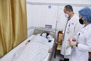 Khỏi COVID-19 2 ngày, người phụ nữ rơi vào mất ý thức, co giật