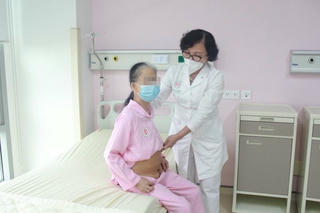 Đau chướng bụng nhiều, đi khám phát hiện khối u nặng hơn 5kg