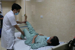 Người phụ nữ bỗng mù mắt, liệt chi vì căn bệnh nguy hiểm