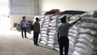 Phát hiện gần 30 tấn gạo Ấn Độ nghi nhập lậu