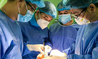 Trẻ sơ sinh biến dạng nửa khuôn mặt do dị tật nguy hiểm