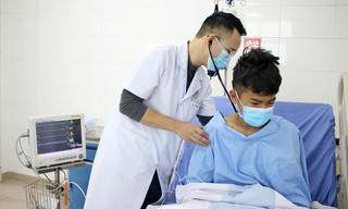 Cứu trẻ 14 tuổi bị dao đâm thấu tim, tỷ lệ tử vong rất cao