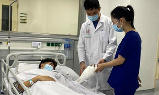 Hai thiếu niên nát bàn tay, bàn chân vì tự chế pháo nổ