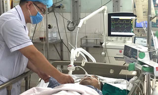 Chạy đua với thời gian cứu người bệnh bị dao đâm xuyên ngực