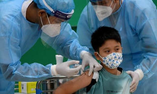 Bộ Y tế khuyến cáo tiêm vaccine kịp thời để phòng nhiều bệnh truyền nhiễm