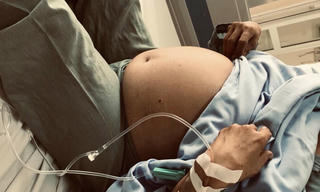 Tưởng béo bụng, người phụ nữ bất ngờ khi mang khối u nặng 10kg