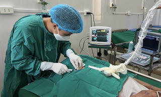 Cứu nam thanh niên uống thuốc sâu tự tử vì thất tình