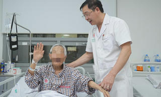Cụ bà 109 tuổi được cứu sau cú trượt ngã gãy xương