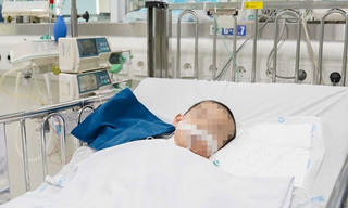 Dốc ngược trẻ khi sơ cứu đuối nước là sai cách