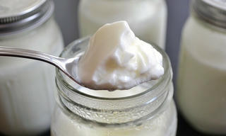 2 trẻ ngộ độc do ăn sữa chua tự làm