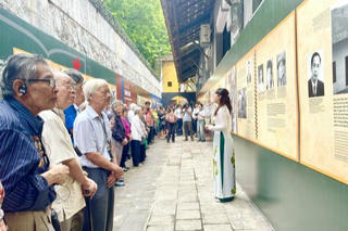 Trưng bày chuyên đề “Mầm xanh trên đá”