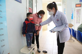 Giảm tỷ lệ trẻ suy dinh dưỡng thấp còi ở Việt Nam: Cần thay đổi ngay từ chính sách pháp luật