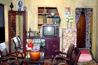 Tiếng lòng cái tủ lệch