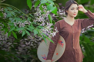 Thảm hoa in dấu chân người