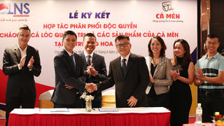 'Thuận Cà Mèn' đưa cháo làng 'xuất ngoại'