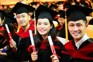 Sinh viên tốt nghiệp xuất sắc sẽ được TP HCM trả lương gấp 3 lần